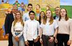 Bild: Sport-Asse und Schul-Chefs (v. l.): Dieter Rädler, Jakob Nauck, Anastasia Blayvas, Uwe Hempel, Anna-Maria Hofmann, Karamjeet Holstein, Elisabeth Praetz und Luna Rothenberger.