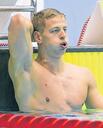 Bild: Tobias Horn galt bislang als Spezialist auf den Freistil-Mittelstrecken. Seit einem Jahr zeigt er aber über 200 m Schmetterling große Steigerungsraten. Blick zur Tafel nach dem Anschlag: Platz fünf ist nicht der erhoffte Lohn. 