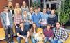 Bild: Sorgen für Bestnoten: Die ausgezeichneten Sportschüler 2013 präsentieren sich mit dem Maskottchen "Spogylöw".