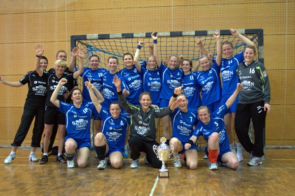 A-Jugend des HCL mit Meisterpokal 2011