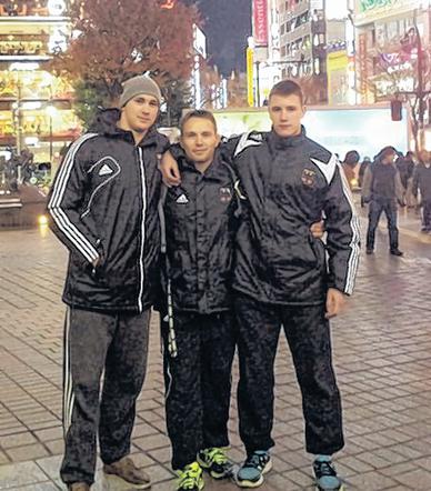  David Häfner, Roman Schulze und Daniel Herbst in Tokio (v.l.).