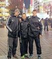 Bild: David Häfner, Roman Schulze und Daniel Herbst in Tokio (v.l.).