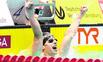 Bild: Tobias Horn jubelt nach seinem Anschlag über 200 Meter Freistil und der Gewissheit, bei der Junioren-EM dabei zu sein.