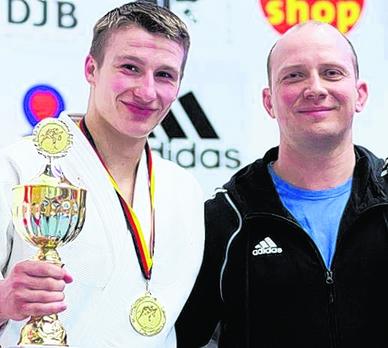 Freude bei Hannes Conrad und Trainer Haiko Seidlitz. Freude bei Hannes Conrad und Trainer Haiko Seidlitz.