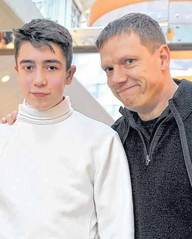 Stolzer Vater: Michael Fischer-Art und Cup-Sieger Artur. Stolzer Vater: Michael Fischer-Art und Cup-Sieger Artur.