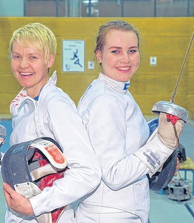Fechten in Familie: Annett Crustewitz (l.) und ihre Tochter Djamila. Fechten in Familie: Annett Crustewitz (l.) und ihre Tochter Djamila.