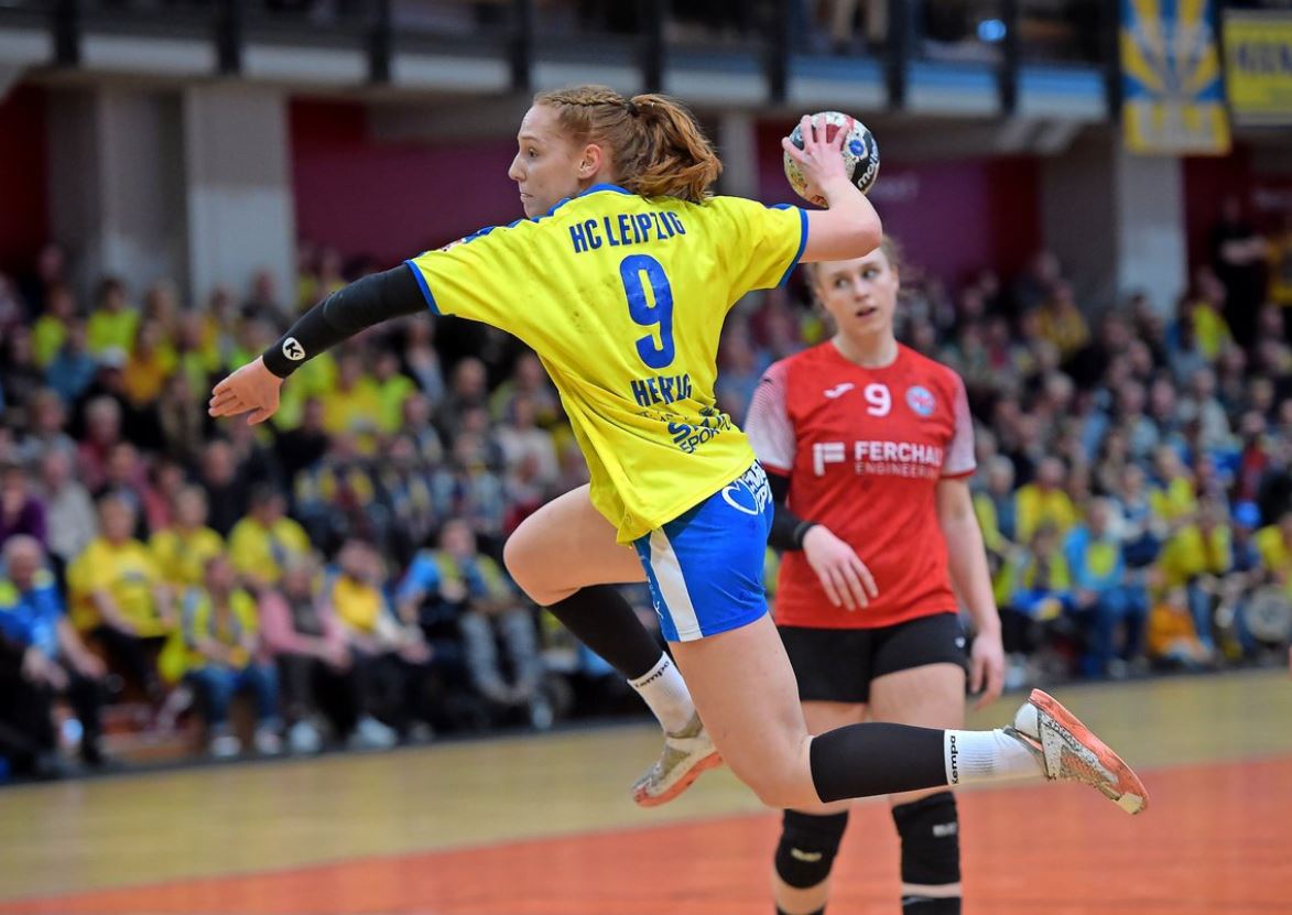 Volle Kanne: U17-Nationalspielerin Antonia Herzig feiert gleich zwei Siege, erst den Mitteldeutschen Titel mit der B-Jugend, dann das 32:15 im Drittliga-Team.