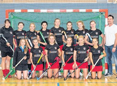 Angriffslustiger ATV: Karoline Amm, Maxi Benedix, Theresa Nägler, Nadja Ziane, Sarah Schubert, Salome Zschieschang, Melanie Göbel, Nancy Rudolph, Axel Thieme (stehend v.l.), Stefanie Füssel, Nadine Schwarte, Stella Schniewind, Vanessa Wenzel, Julia Kappler und Laura Maichrowski. Angriffslustiger ATV: Karoline Amm, Maxi Benedix, Theresa Nägler, Nadja Ziane, Sarah Schubert, Salome Zschieschang, Melanie Göbel, Nancy Rudolph, Axel Thieme (stehend v.l.), Stefanie Füssel, Nadine Schwarte, Stella Schniewind, Vanessa Wenzel, Julia Kappler und Laura Maichrowski.