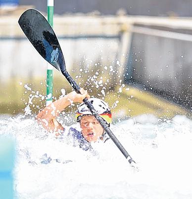 Karolin Wagner behält im Wildwasser von Skopje den Überblick. Karolin Wagner behält im Wildwasser von Skopje den Überblick.