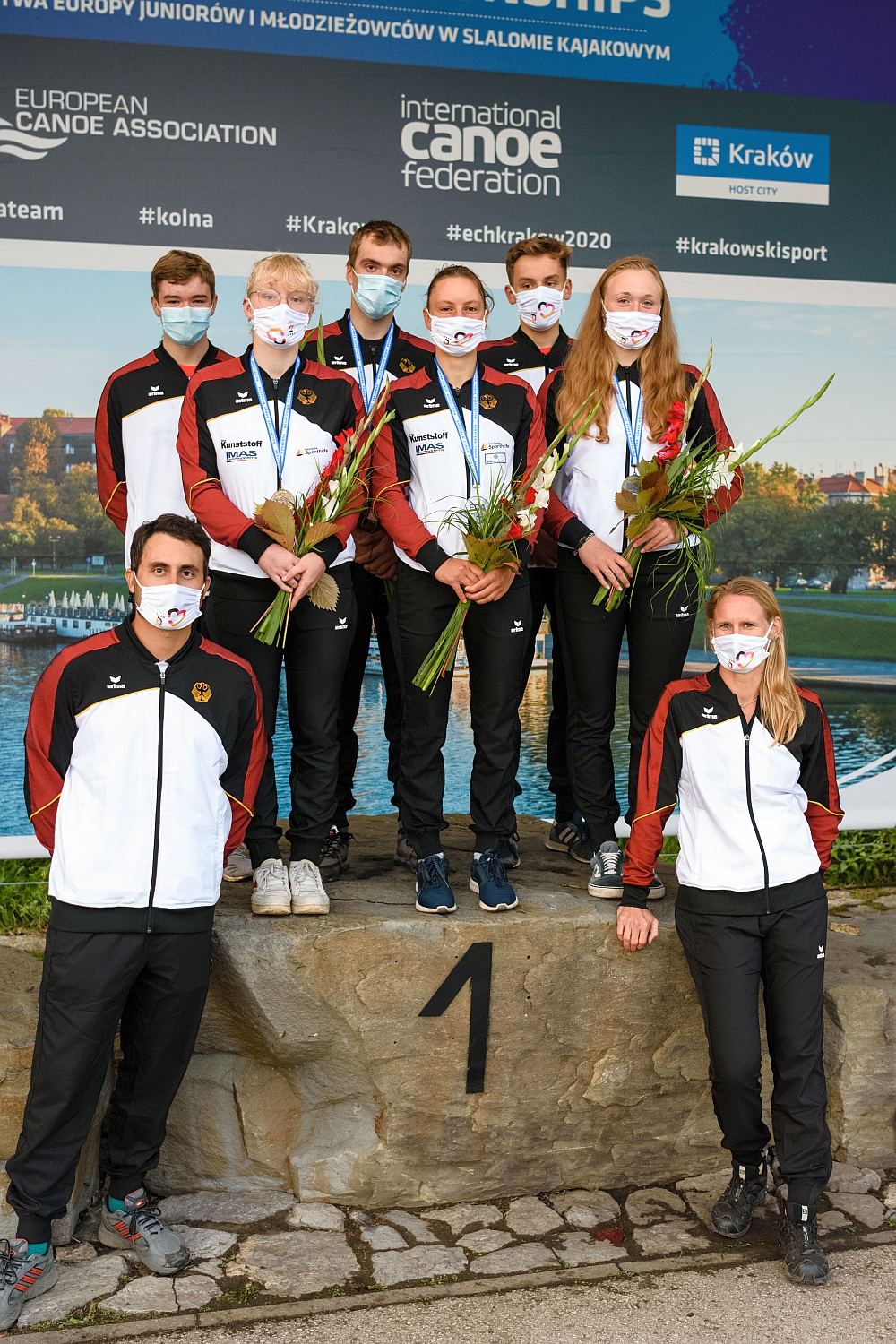Kai Müller (Trainer), Franz Gosse, Zola Lewandowski, Lennard Tuchscherer, Andrea Herzog, Konrad Ginzel, Lucie Krech (alle Leipziger-Kanu-Club e.V., Mandy Benzien (Trainerin). Foto: Philipp Reichenbach Kai Müller (Trainer), Franz Gosse, Zola Lewandowski, Lennard Tuchscherer, Andrea Herzog, Konrad Ginzel, Lucie Krech (alle Leipziger-Kanu-Club e.V., Mandy Benzien (Trainerin). Foto: Philipp Reichenbach