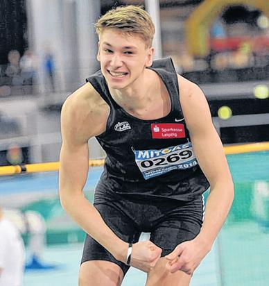 Hochspringer Roman Klem freut sich über die fantastische Höhe von 2,13 Meter. Hochspringer Roman Klem freut sich über die fantastische Höhe von 2,13 Meter.