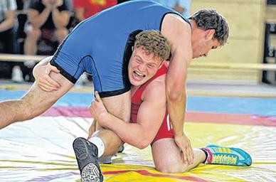 Johann Steinforth (rot) beherrscht seinen US-Gegner klar. Johann Steinforth (rot) beherrscht seinen US-Gegner klar.