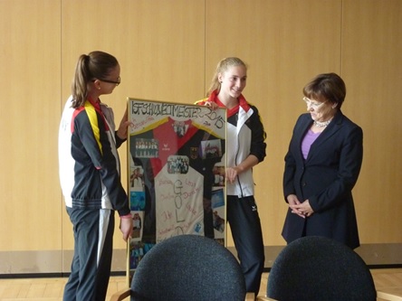 Ehrung der Weltmeister mit Staatsministerin für Kultus Brunhild Kurth Ehrung der Weltmeister mit Staatsministerin für Kultus Brunhild Kurth