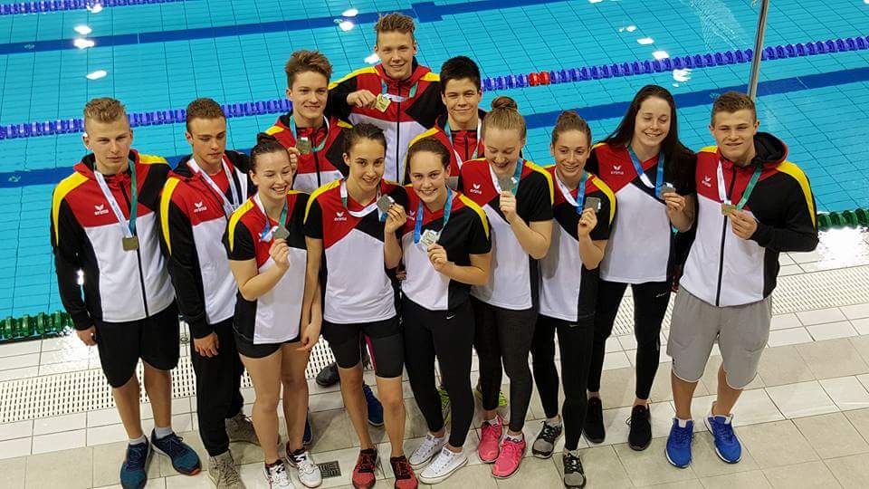 Die 12 erfolgreichen Sachsen. Von links: Rafael Sünkel, Ludwig Teßmar, Louise Fuierer, Alexander Eich, Lea Marsch, Louis Dramm, Isabell Ramolla, Hannes Kern, Lucie Kühn, Josefine Glasner, Antonia Flick, Georg Schubert. Die 12 erfolgreichen Sachsen. Von links: Rafael Sünkel, Ludwig Teßmar, Louise Fuierer, Alexander Eich, Lea Marsch, Louis Dramm, Isabell Ramolla, Hannes Kern, Lucie Kühn, Josefine Glasner, Antonia Flick, Georg Schubert.