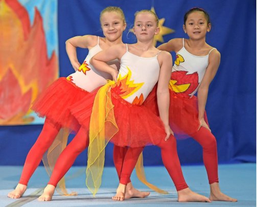 Feuriges Turn-Trio: Chiara Schmidt, Fanny Schmidt und Thu Anh Duong. Feuriges Turn-Trio: Chiara Schmidt, Fanny Schmidt und Thu Anh Duong.