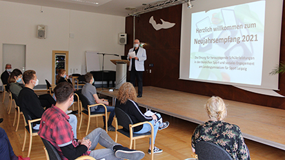 Der Neujahrsempfang am Landesgymnasium für Sport Leipzig fand 2021 unter besonderen Vorzeichen statt. Der Neujahrsempfang am Landesgymnasium für Sport Leipzig fand 2021 unter besonderen Vorzeichen statt.