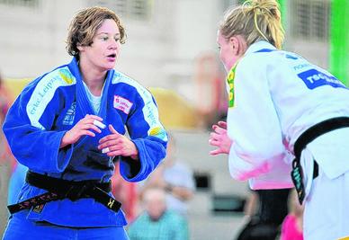 Melanie Gerber (links im Duell gegen Luise Malzahn) geht als Teamchefin und Kämpferin im Mittelgewicht hochmotiviert in die Bundesliga-Saison. Melanie Gerber (links im Duell gegen Luise Malzahn) geht als Teamchefin und Kämpferin im Mittelgewicht hochmotiviert in die Bundesliga-Saison.