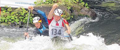 Die Junioren-Vizeeuropameister Aaron Jüttner (vorn) und Piet Wagner holen in Hohenlimburg DM-Gold mit dem C2-Team, verpassen aber das Einzelfinale. Die Junioren-Vizeeuropameister Aaron Jüttner (vorn) und Piet Wagner holen in Hohenlimburg DM-Gold mit dem C2-Team, verpassen aber das Einzelfinale.