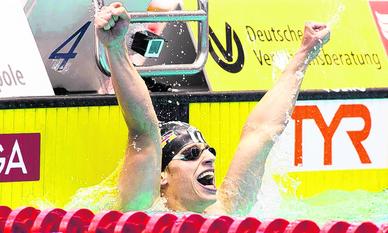 Tobias Horn jubelt nach seinem Anschlag über 200 Meter Freistil und der Gewissheit, bei der Junioren-EM dabei zu sein. Tobias Horn jubelt nach seinem Anschlag über 200 Meter Freistil und der Gewissheit, bei der Junioren-EM dabei zu sein.
