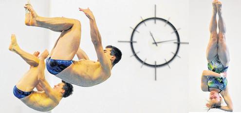 Es ist fast schon fünf vor zwölf, als Stephan Feck (r.) im Synchronspringen mit Patrick Hausding sein WM-Ticket löst. Friederike Freyer (16) wird Überraschungsmeisterin vom Drei-Meter-Brett. Es ist fast schon fünf vor zwölf, als Stephan Feck (r.) im Synchronspringen mit Patrick Hausding sein WM-Ticket löst. Friederike Freyer (16) wird Überraschungsmeisterin vom Drei-Meter-Brett.